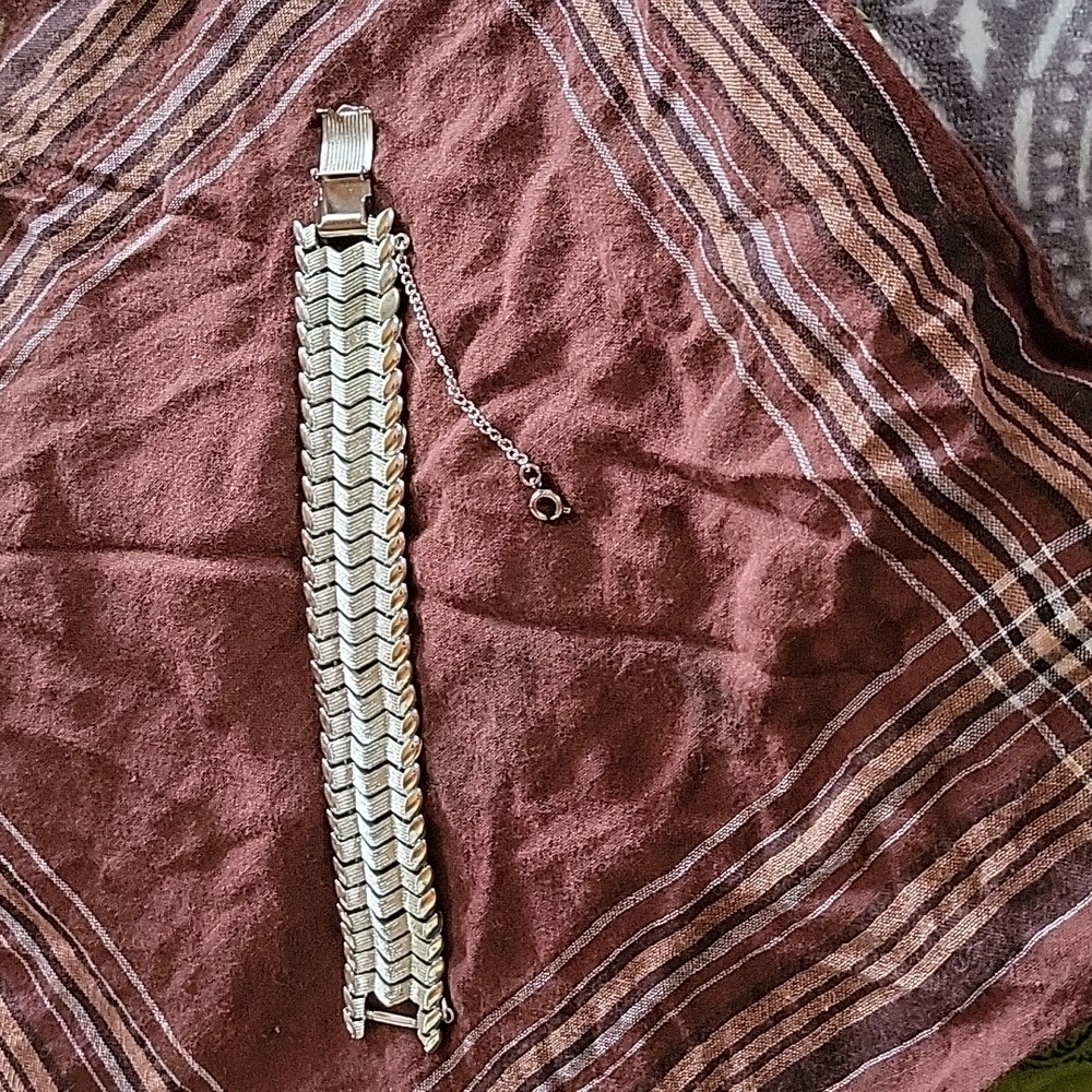 Coro Pegasus zigzag silver tone vintage articulated mid century bracelet.